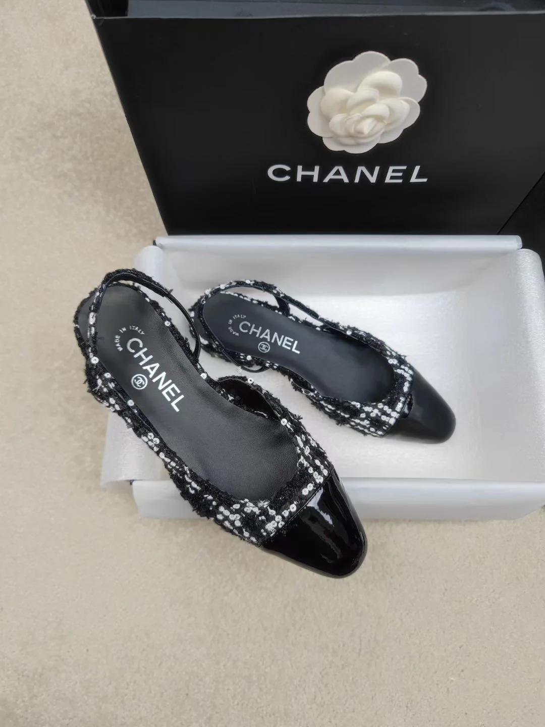 Шерстяные сандалии Chanel на плоской подошве