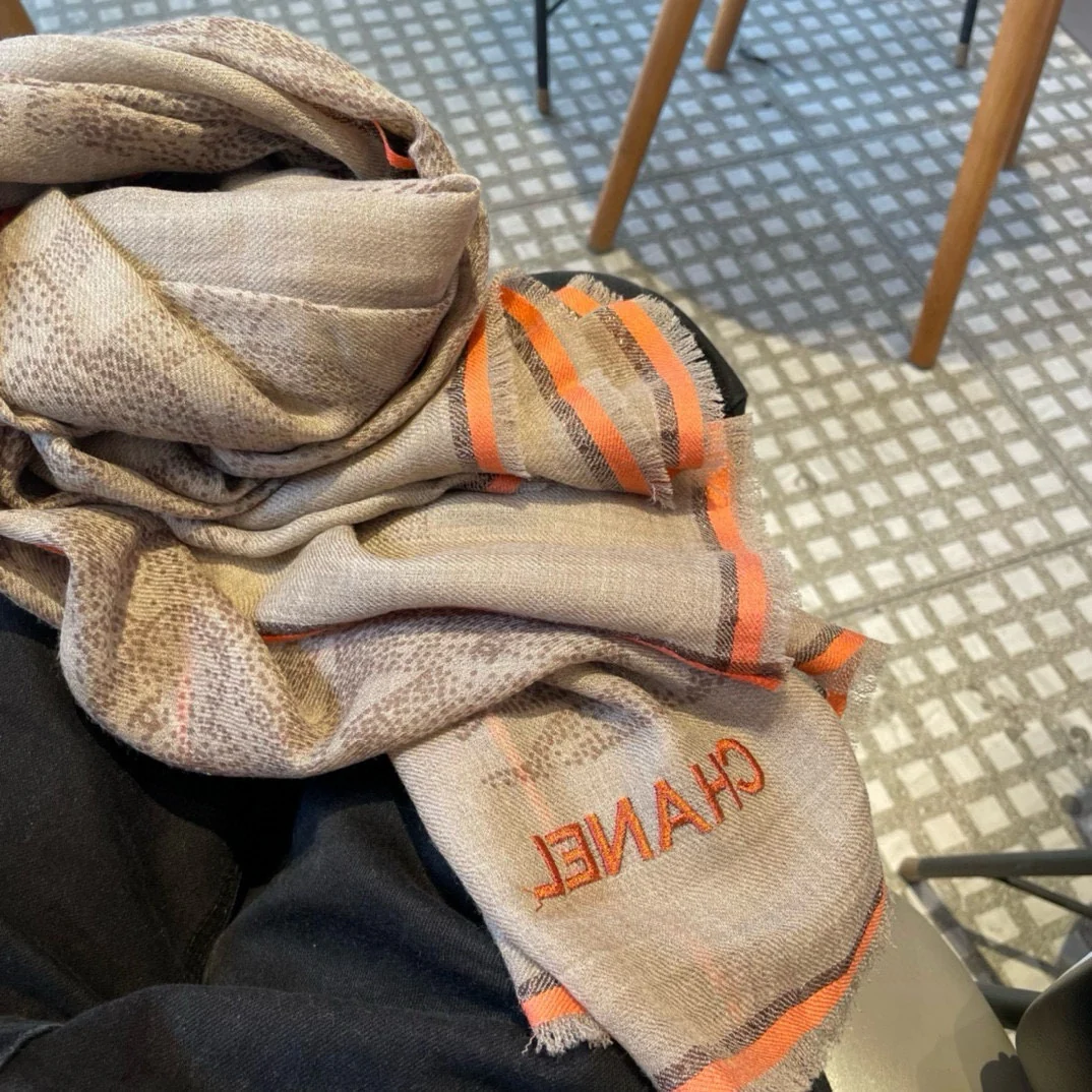 Шарф Chanel 2024 Metallic Camellia Scarf - коричневый