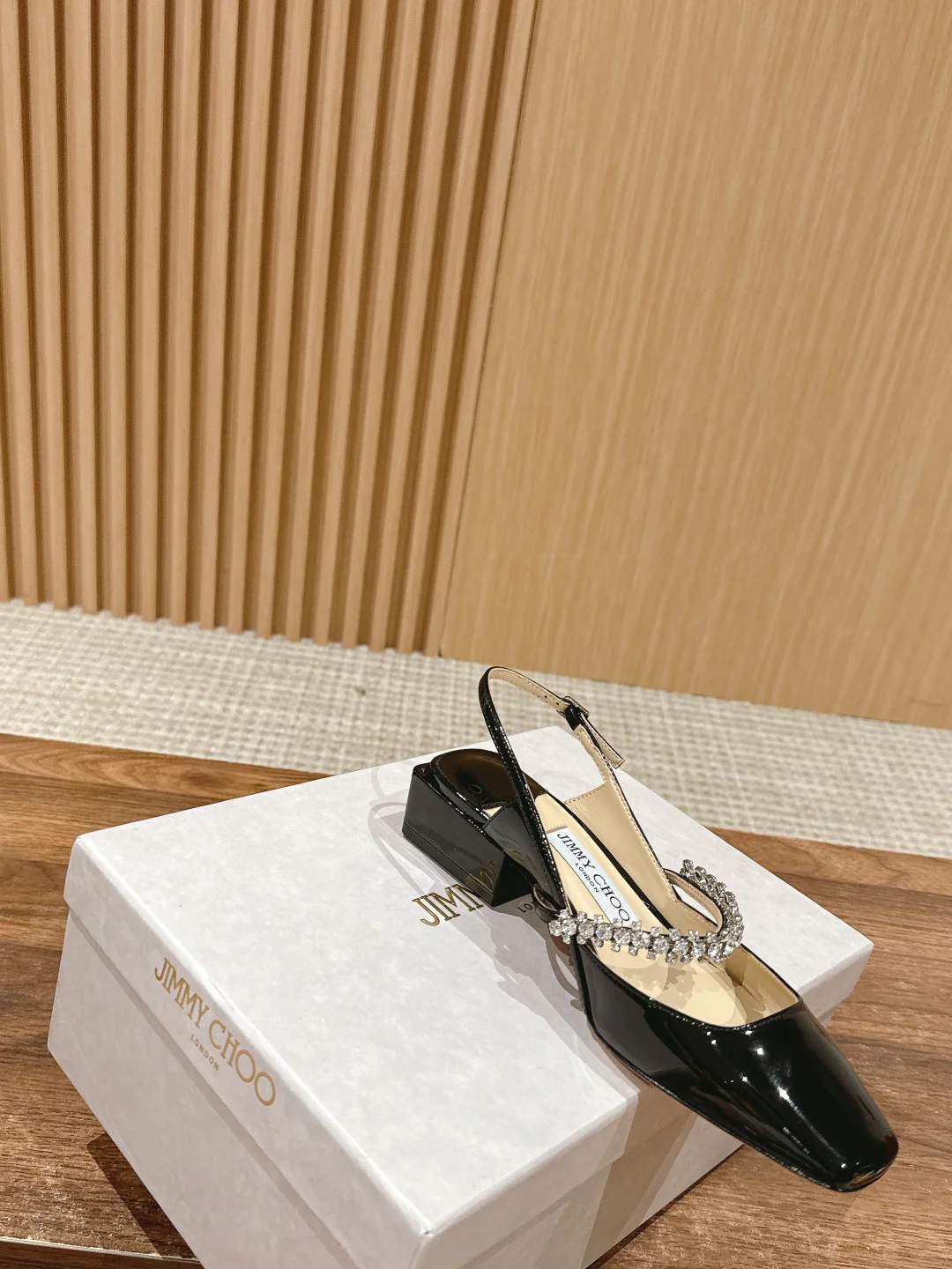 Сандалии Jimmy Mary Jane с кристальной цепочкой на пятке - черные
