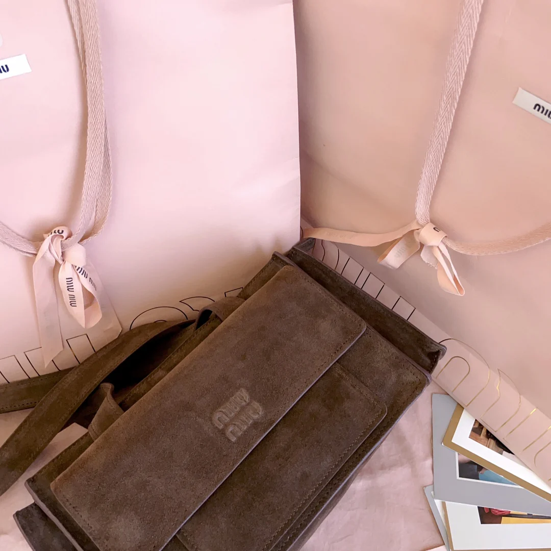 Сумка-мессенджер Miu Miu 5ba178 из замши, коричневая.