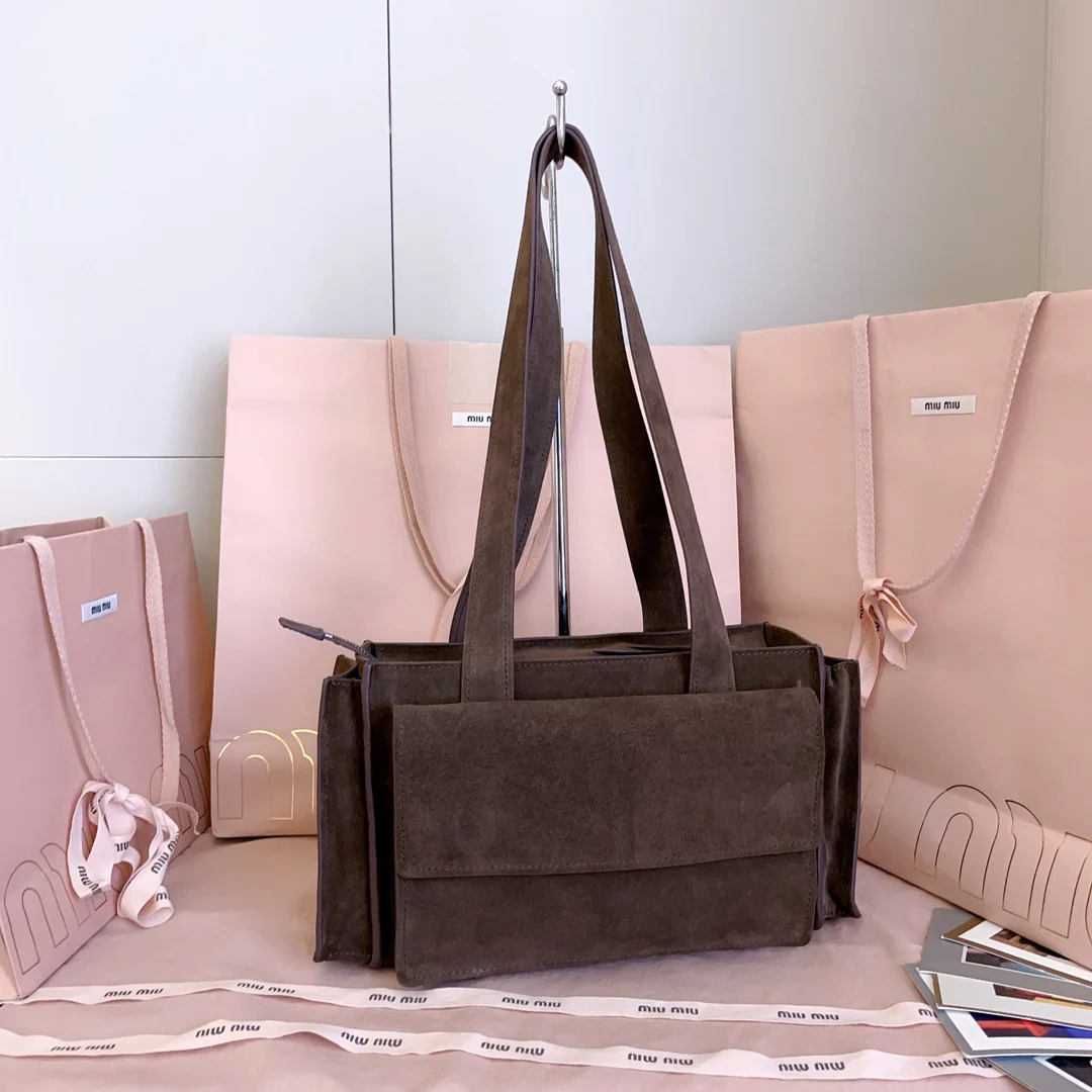 Сумка-мессенджер Miu Miu 5ba178 из замши, коричневая.