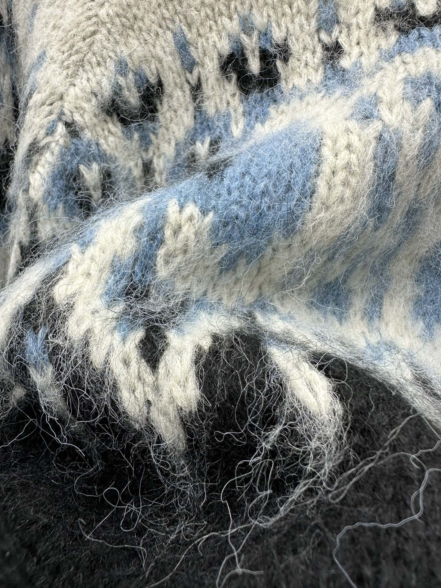 Celine-2403-24 Новинка: Свитер в том же стиле от Тан Янь