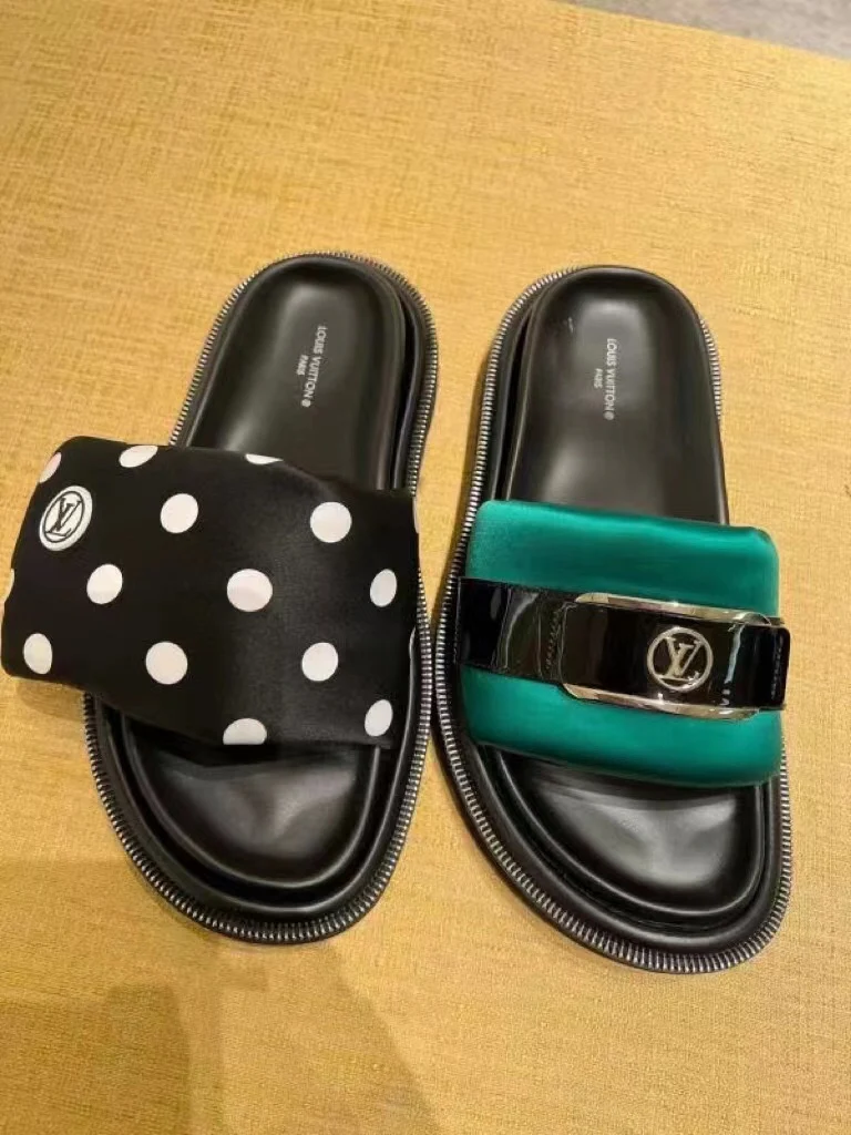 Сандалии на платформе LV