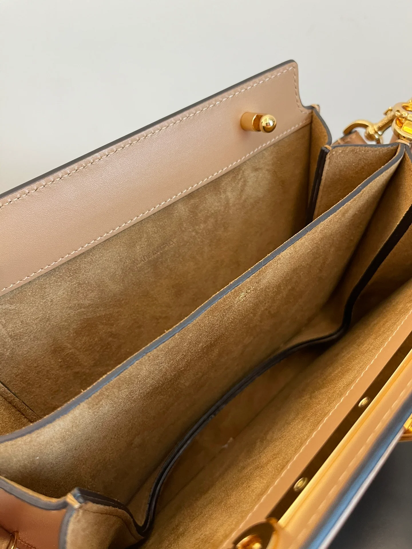 Сумка-гармошка Fendi Touch из бежевой кожи - 1 шт.