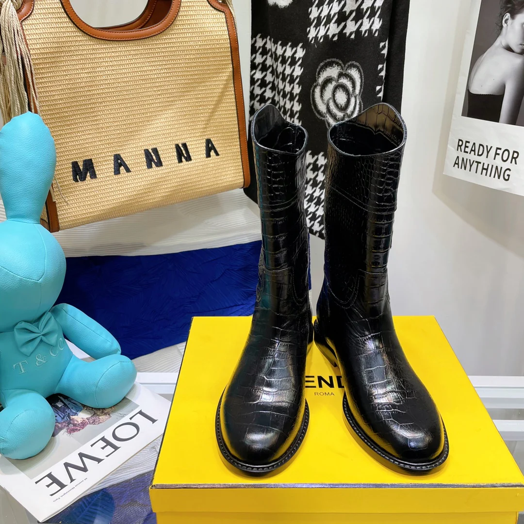 Кожаные сапоги Fendi до середины икры - черные