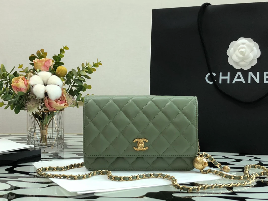 Chanel - Gold Ball WOC - Овечья кожа - Цвет авокадо