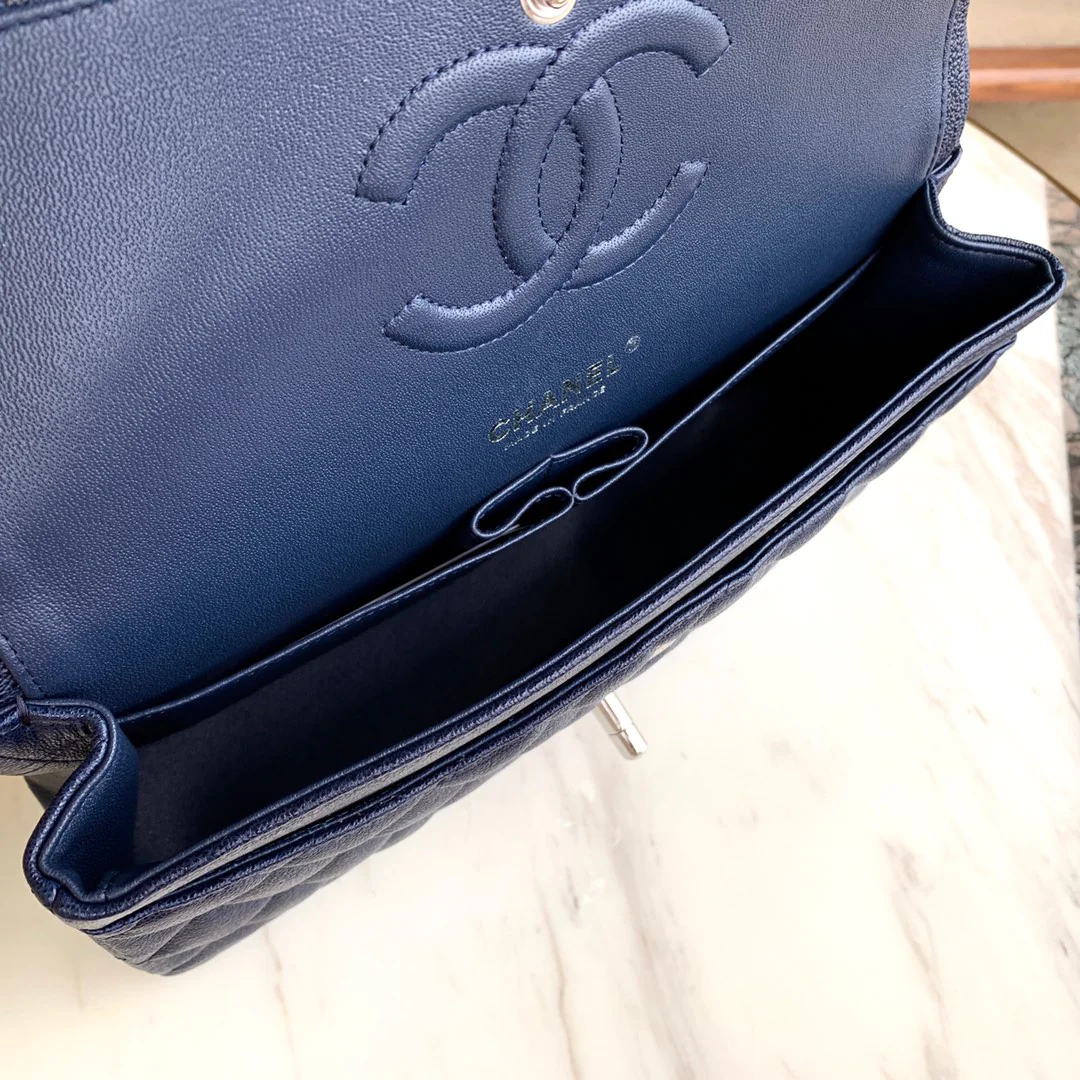 Сумка Chanel CF весна/лето 2019 — темно-синяя с серебряной пряжкой — 25 см