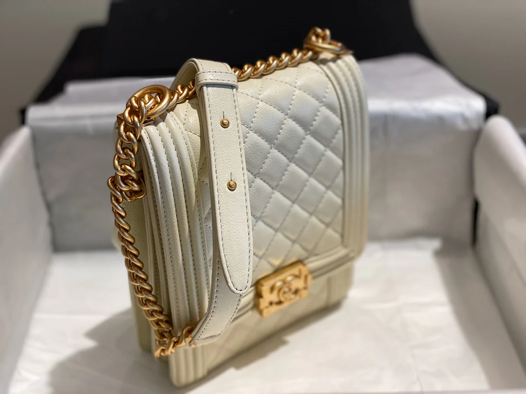 Chanel-boy-19-16-5cm-6