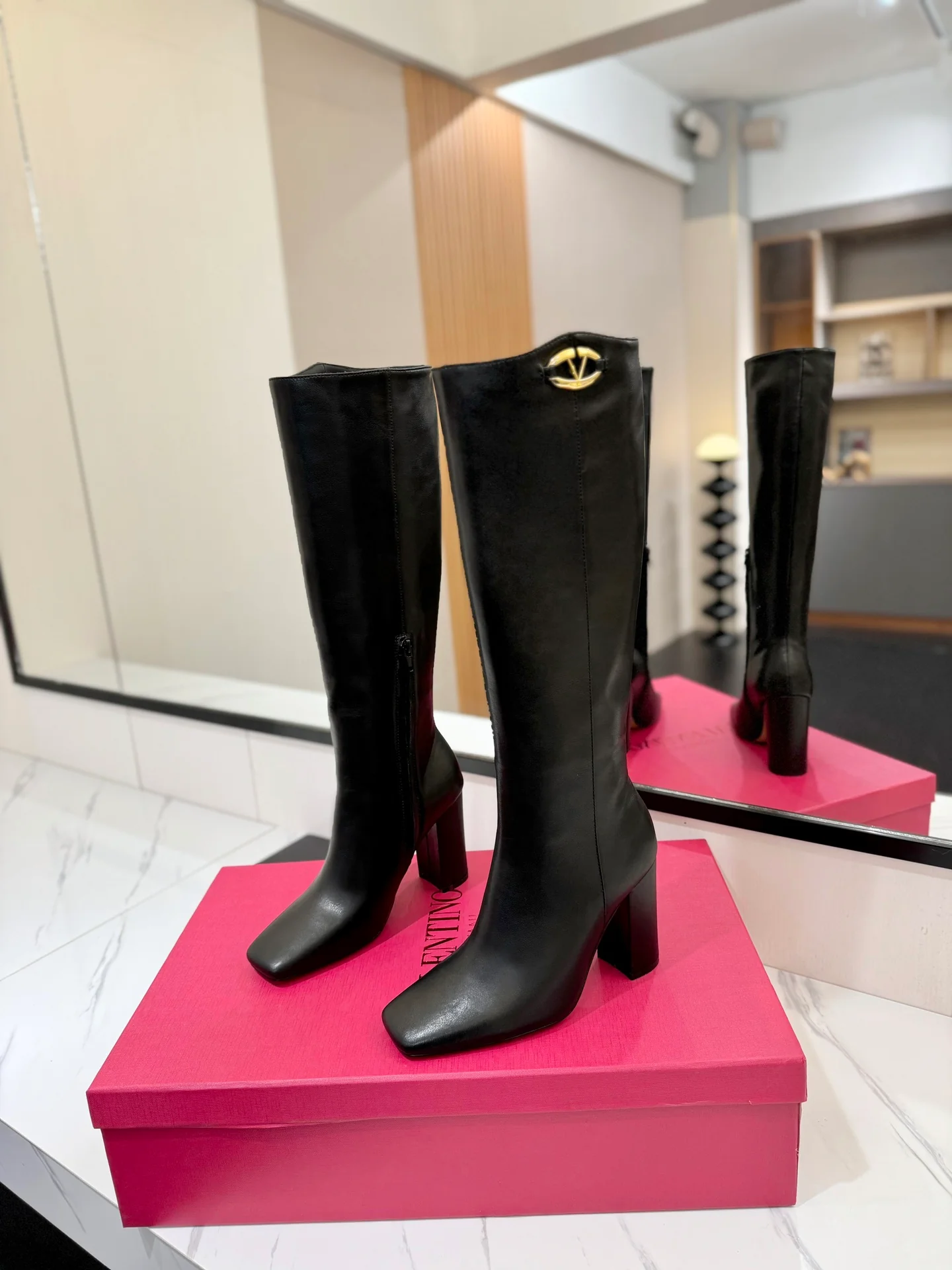 Высокие сапоги Valentino 2024 - черные