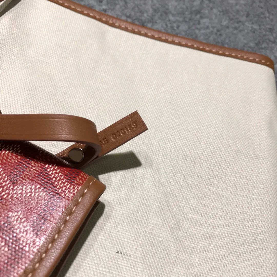 Гоярд-Сен-Луи-Пертюи-красный