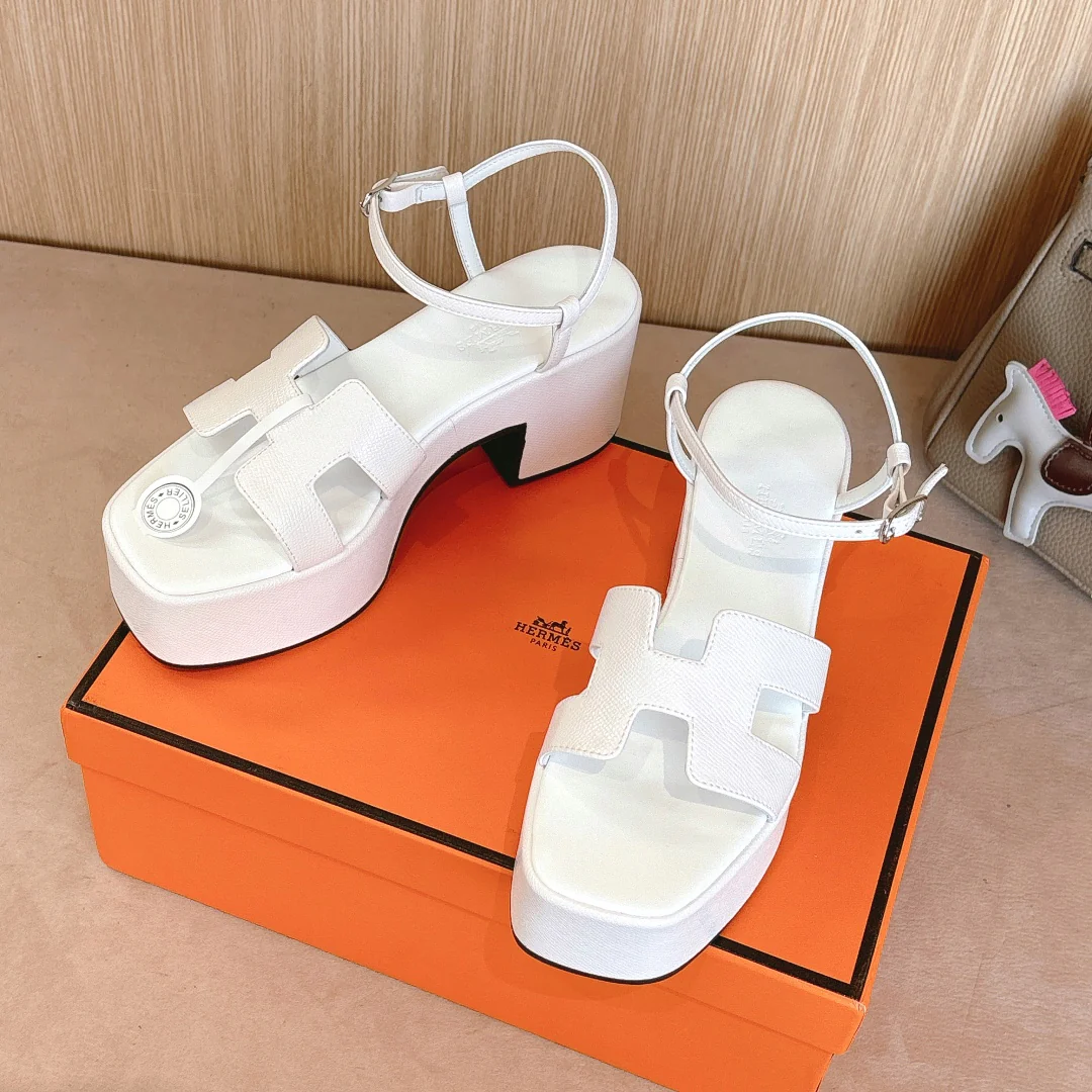 Босоножки на высоком каблуке Hermes Second Uncle из кожи, модель 2024 года, белые.