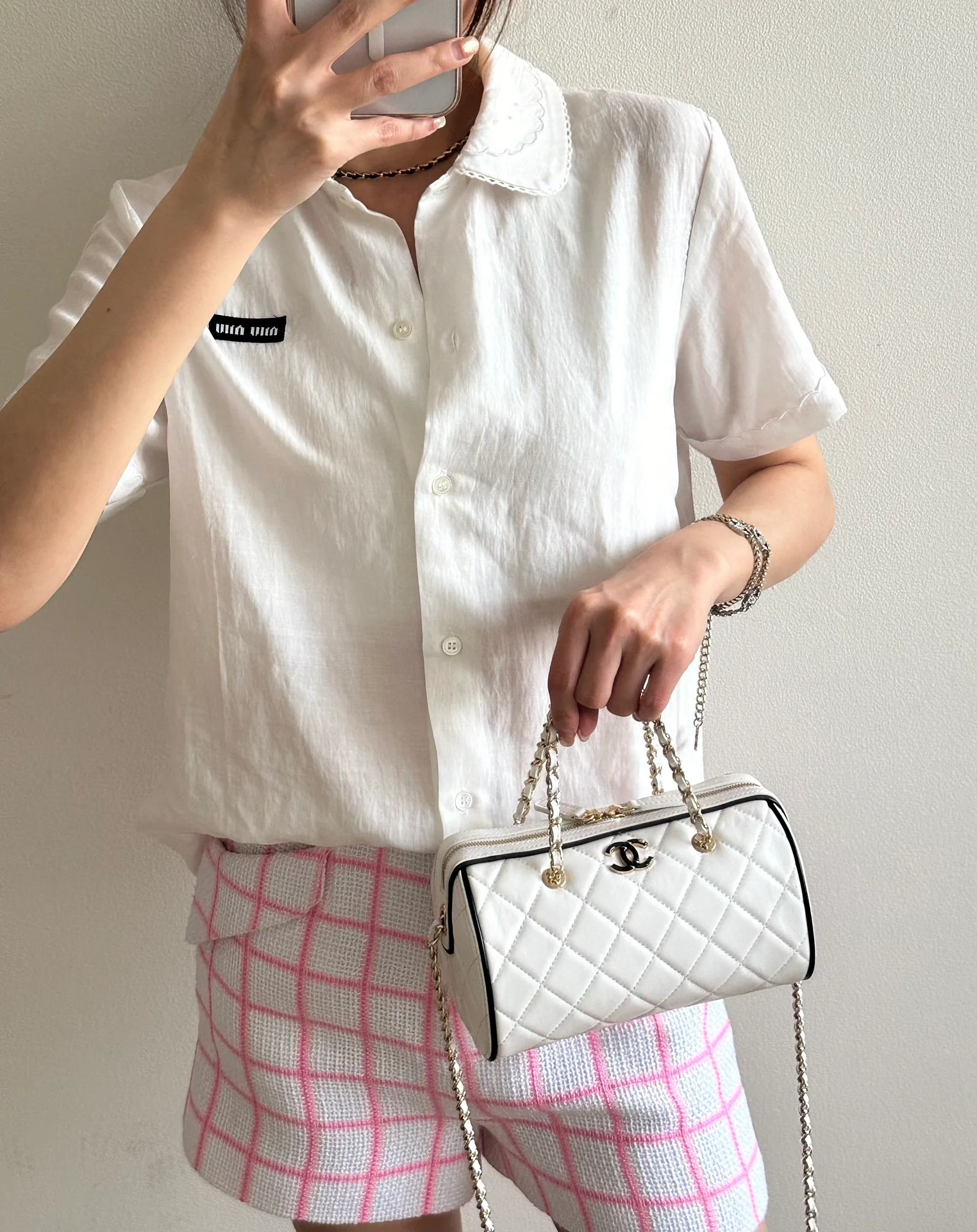 Мини-шар для боулинга Chanel 25 пенсов, весенне-летний, из овечьей кожи, белый с черной отделкой.