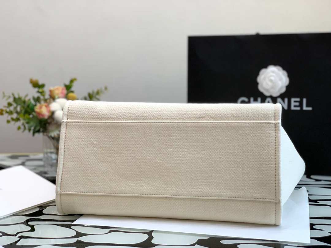 Пляжная сумка Chanel из коллекции осень/зима 2022 — белая — большая