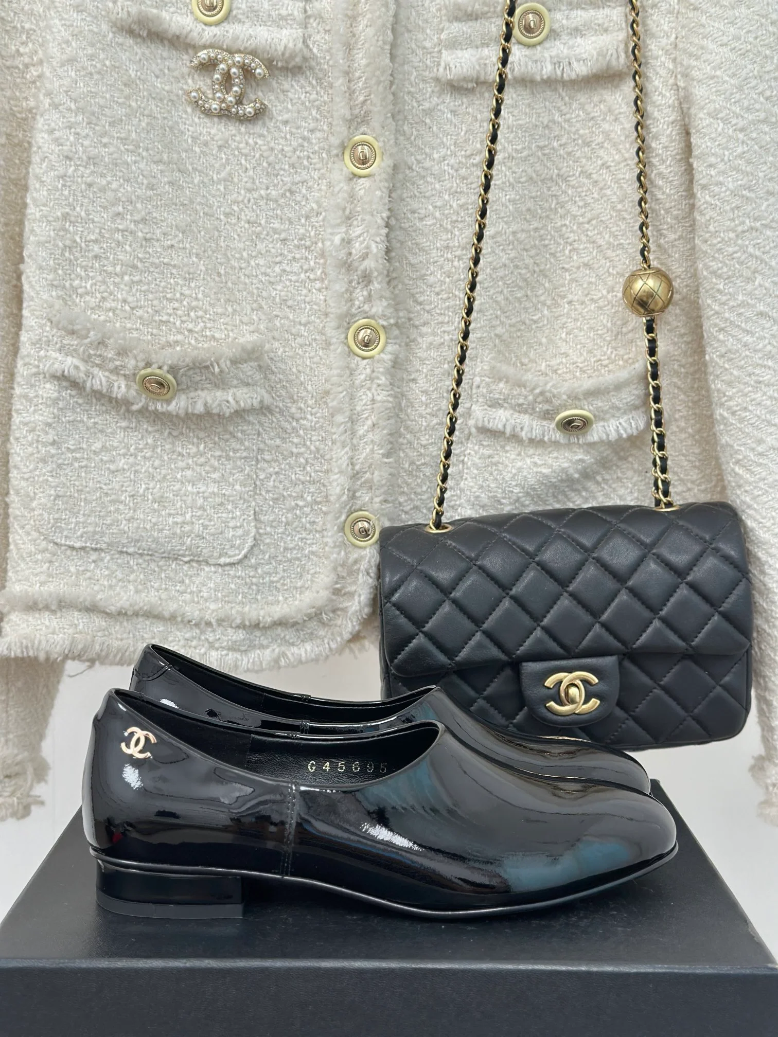 Лоферы Chanel 2025 из лакированной кожи - глянцево-черные