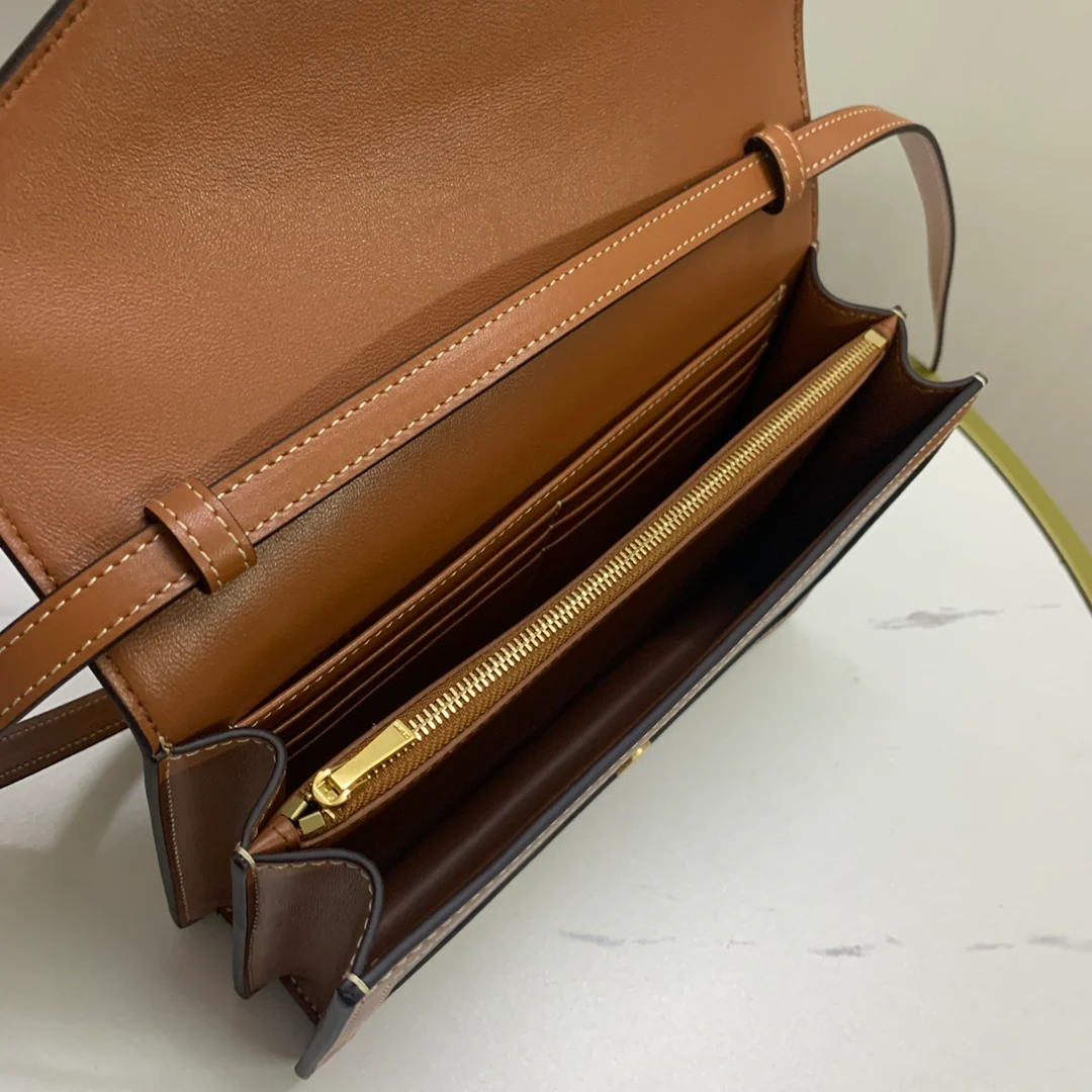 Сумка-конверт Celine WOC - полностью кожаный плечевой ремень - коричневая