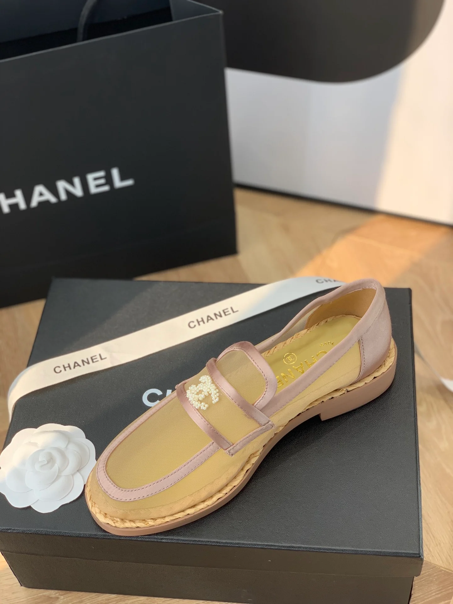 Chanel - Абрикосовые полупрозрачные лоферы