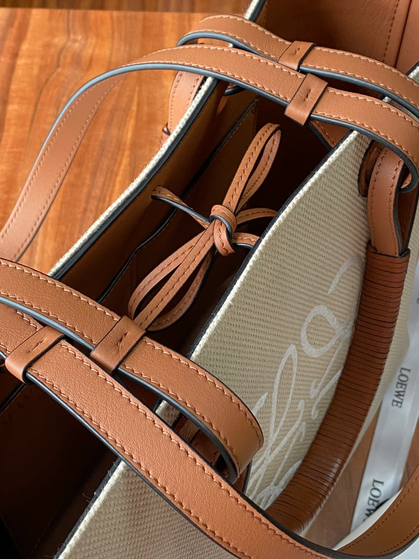 Сумка-тоут Loewe с вышивкой в ??виде анаграммы