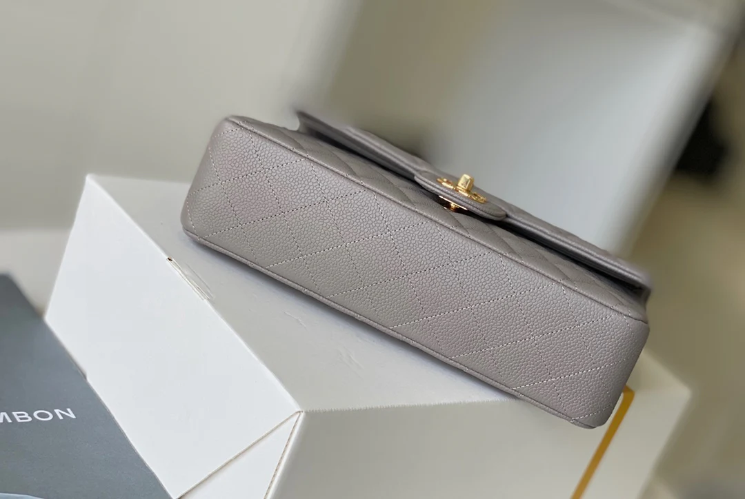 Chanel - Икра - Сумка CF - Серая с золотой фурнитурой - 25 см