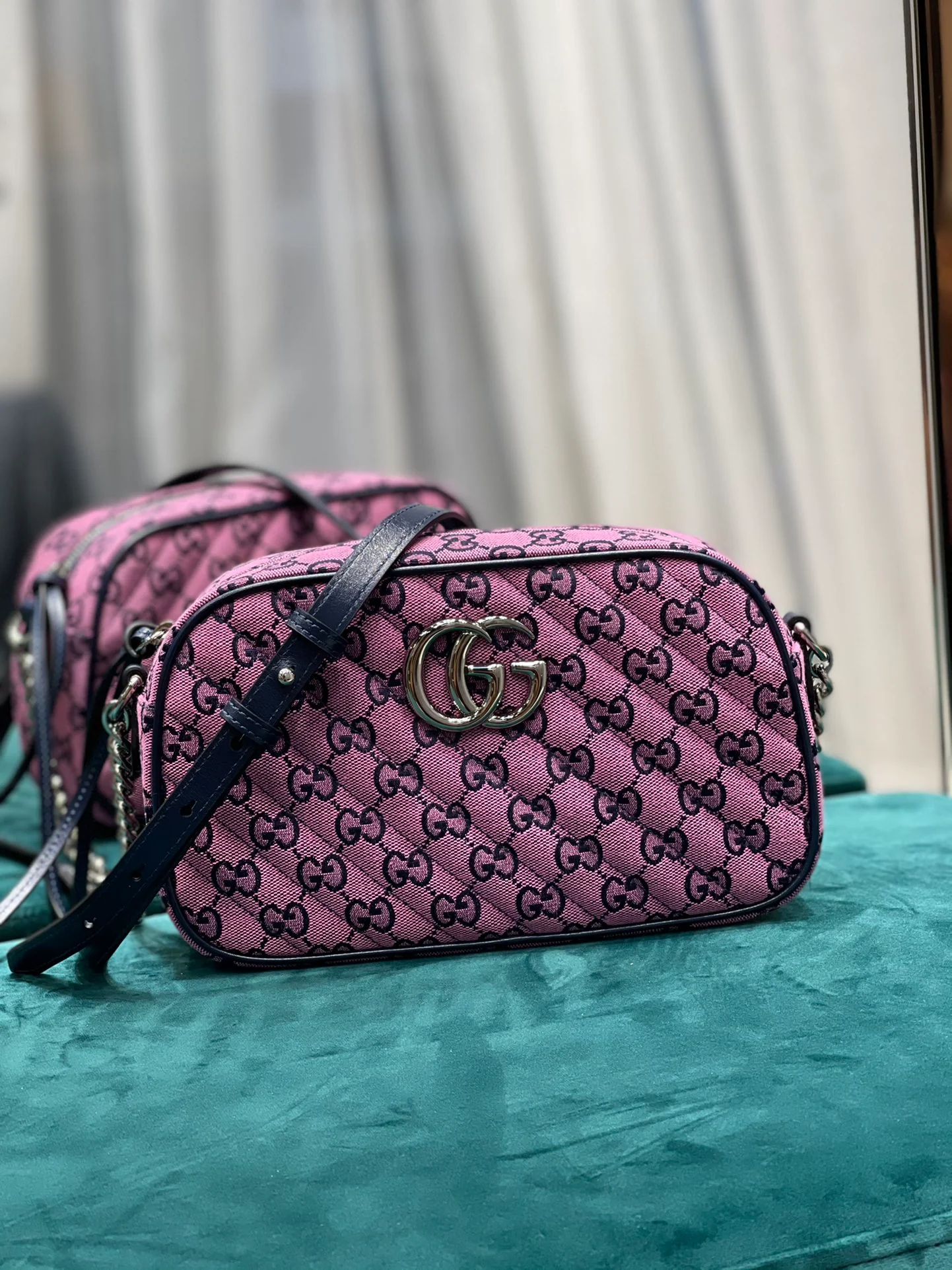 Изображение коллекции сумок для фотоаппаратов Gucci Marmont