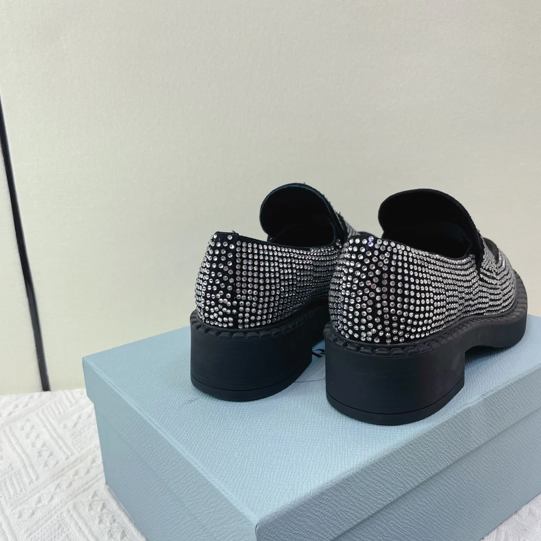 Туфли Prada - Лоферы Prada, украшенные стразами - серебристые