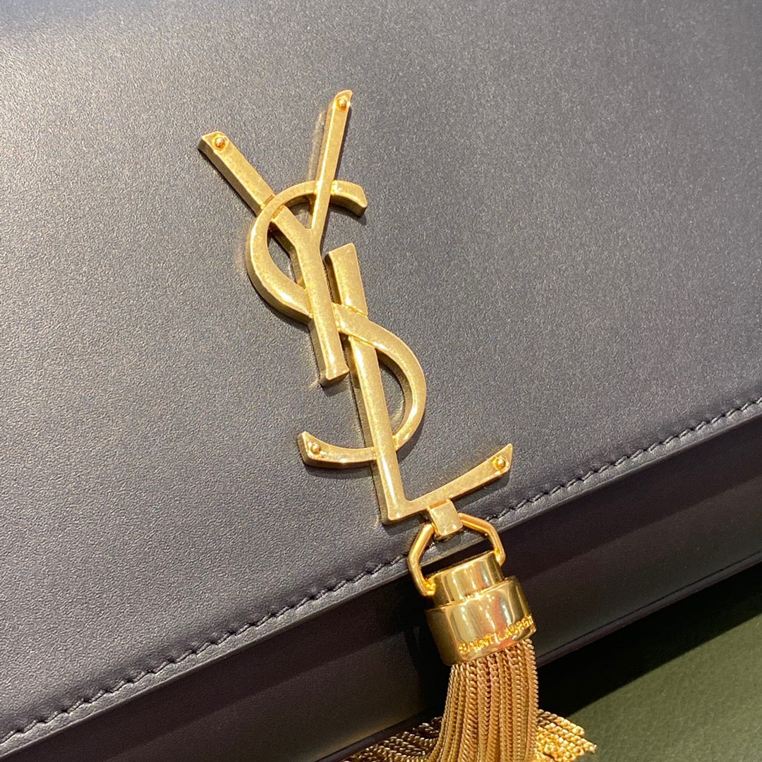 Черная сумка YSL Kate на цепочке с золотой пряжкой