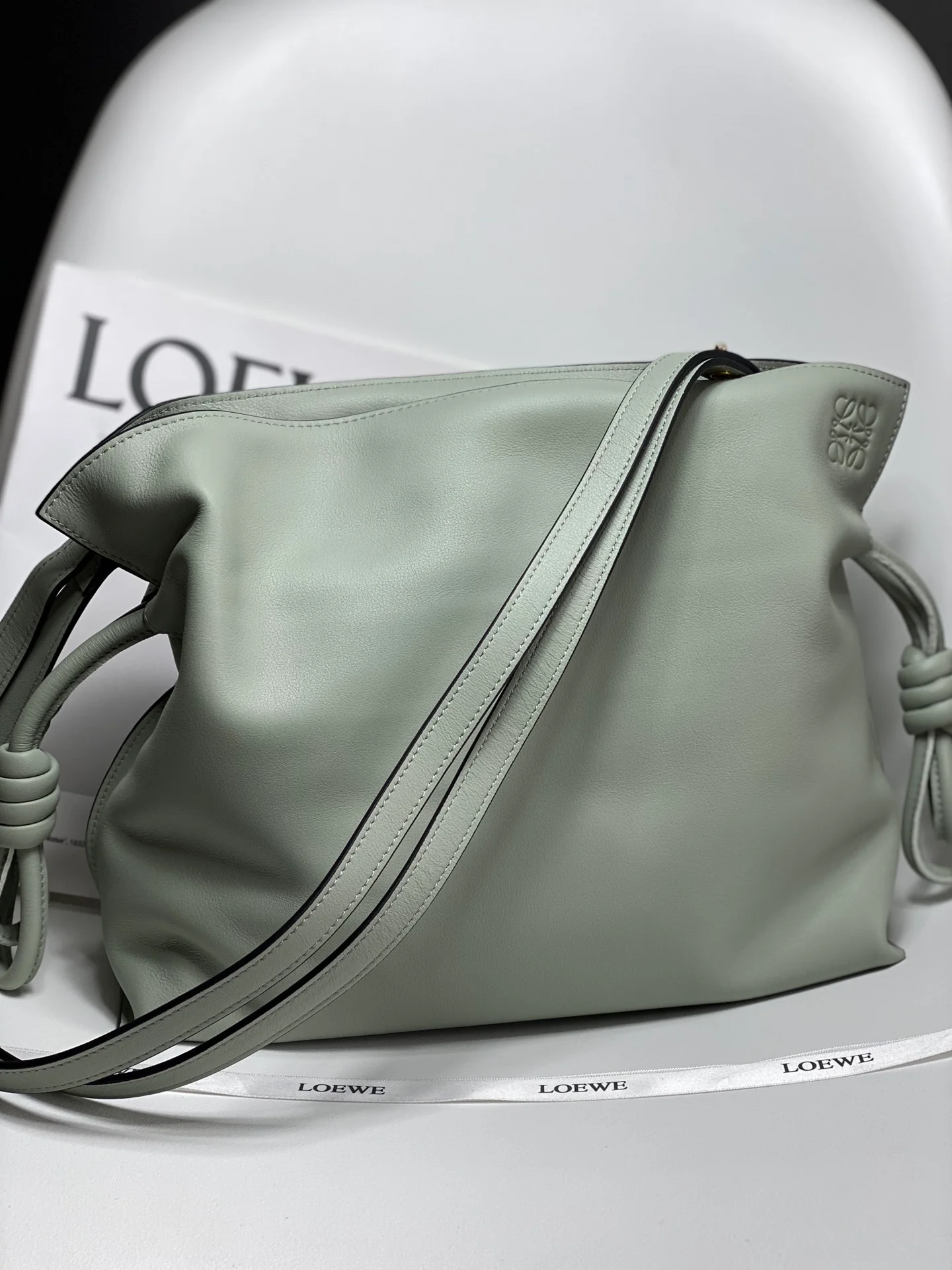 Loewe 2020 Обновленная кожа Flamenco, цвет ?камень-серый?