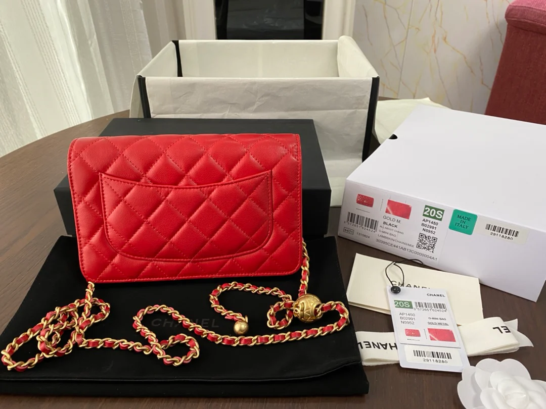 Chanel - Golden Ball woc