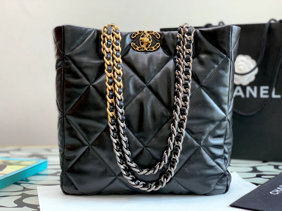 Новая сумка-шоппер Chanel 2022 года из овечьей кожи.