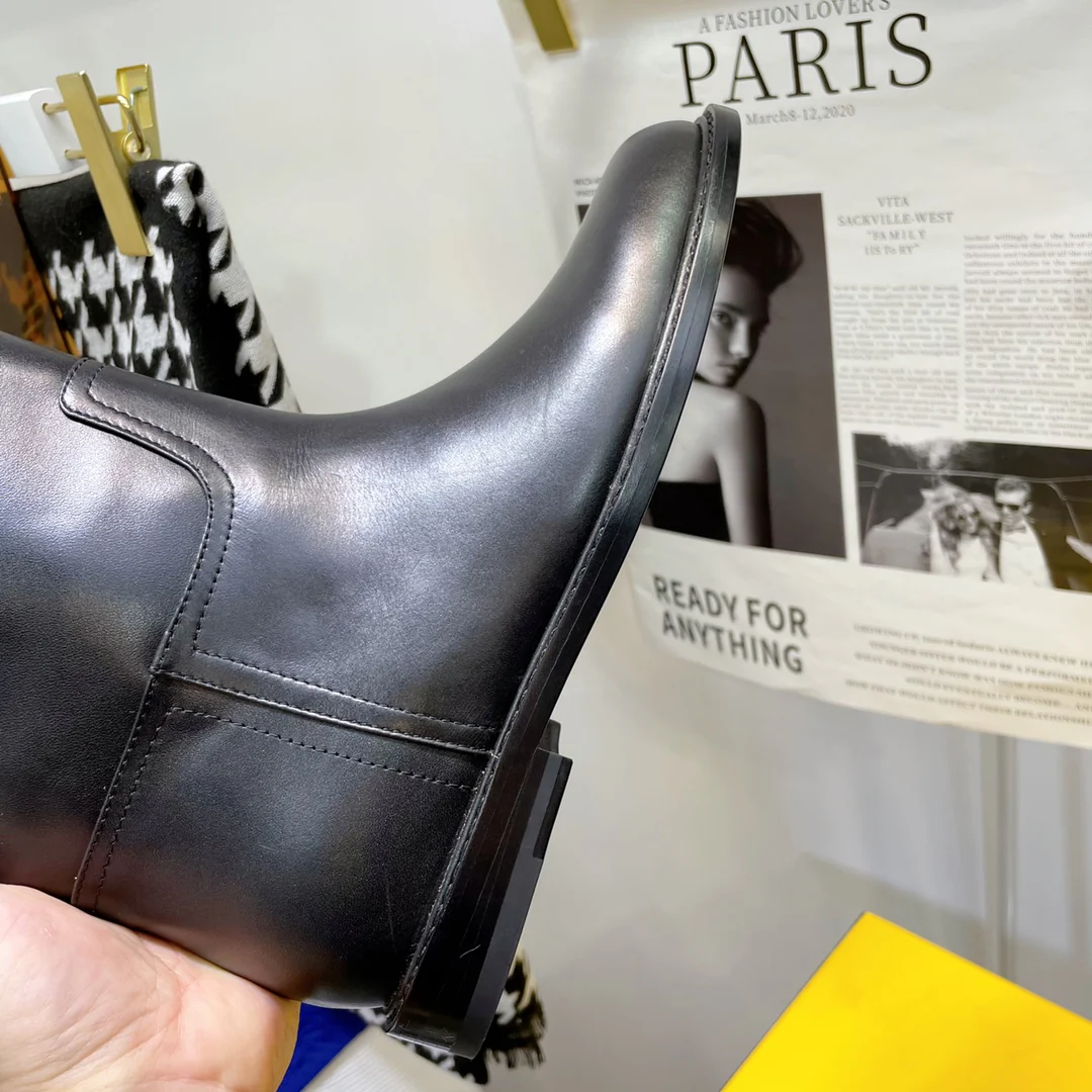 Кожаные сапоги Fendi до середины икры