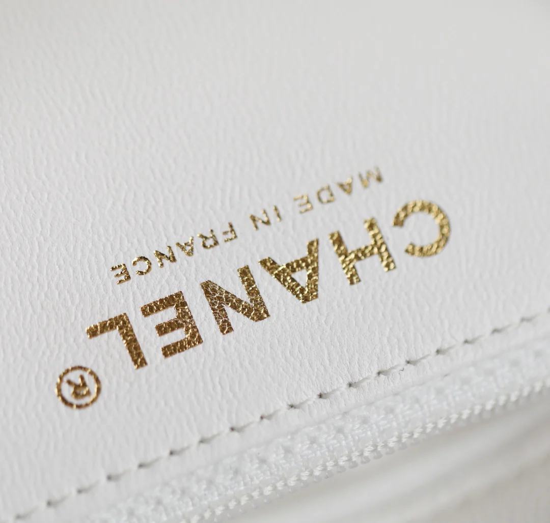 Маленькая булочка из тофу Chanel - белая