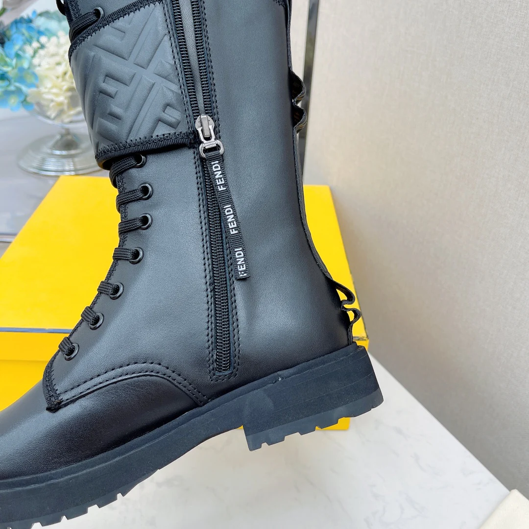 Новинки сезона осень/зима 2022 от Fendi - Сапоги для верховой езды - 1