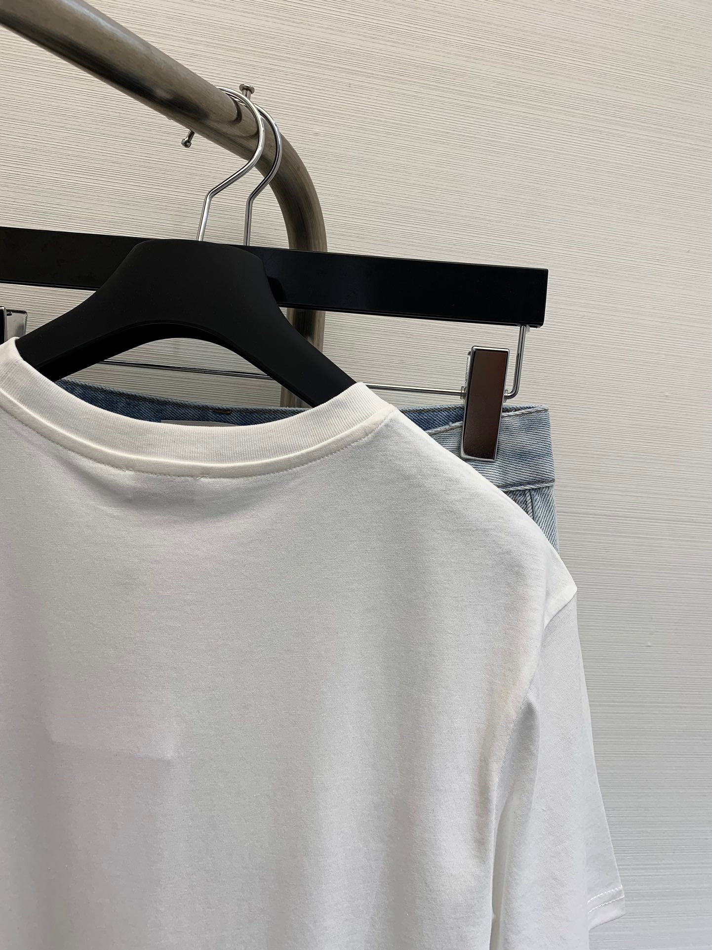 Футболка Chanel 2404 Весна/Лето в винтажном стиле, с вышивкой, квадратным вырезом, коротким рукавом, белая.