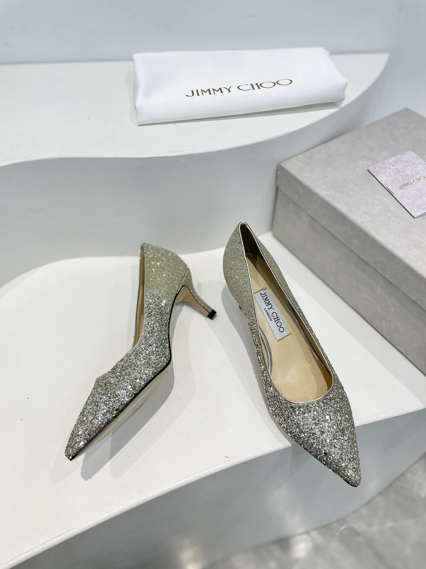 Туфли-лодочки Jimmy с острым носком на шпильке - серебристо-золотые