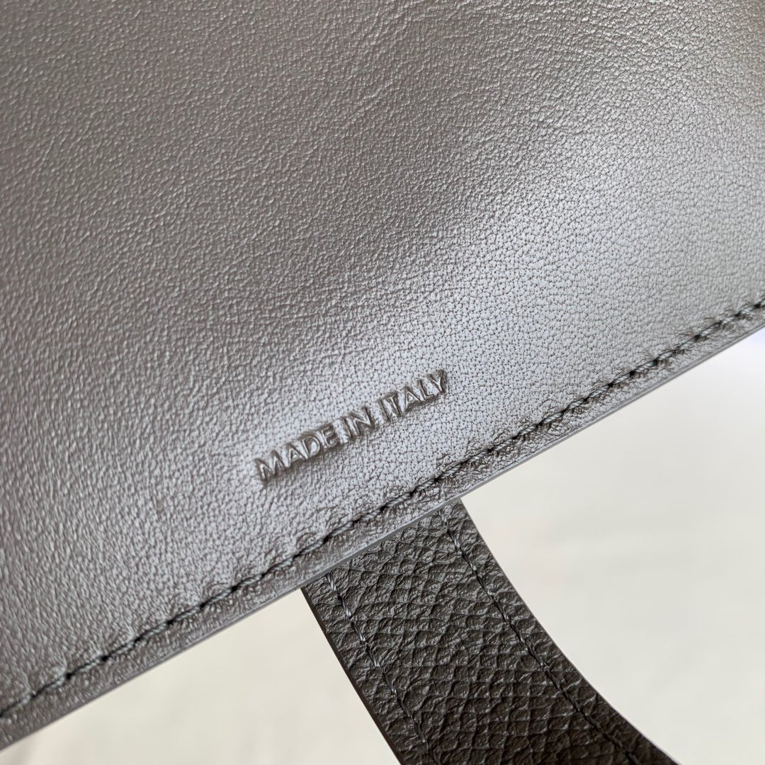 Celine-STRAP 粒面小牛皮钱包