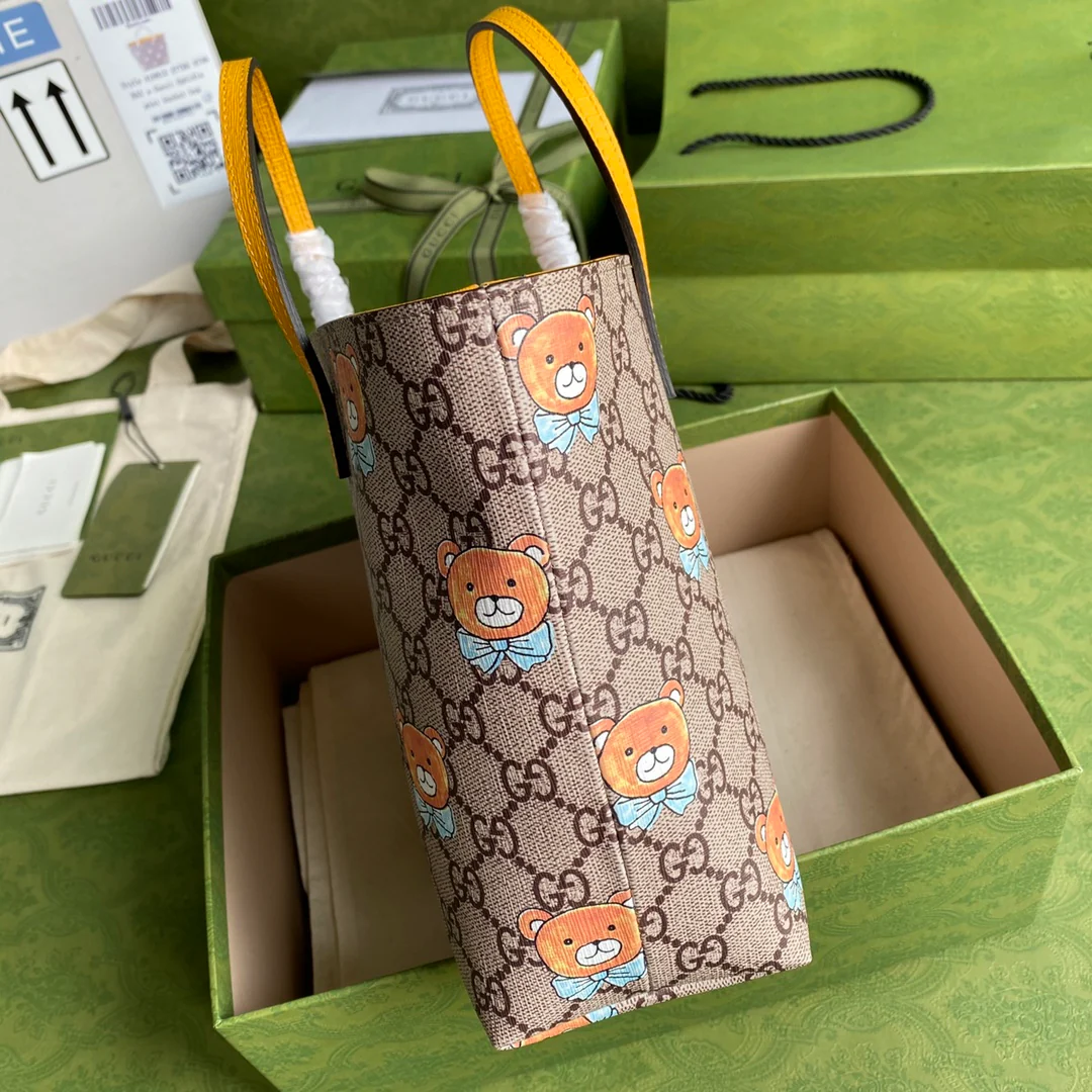 Сумка-шоппер Gucci в виде плюшевого медведя.