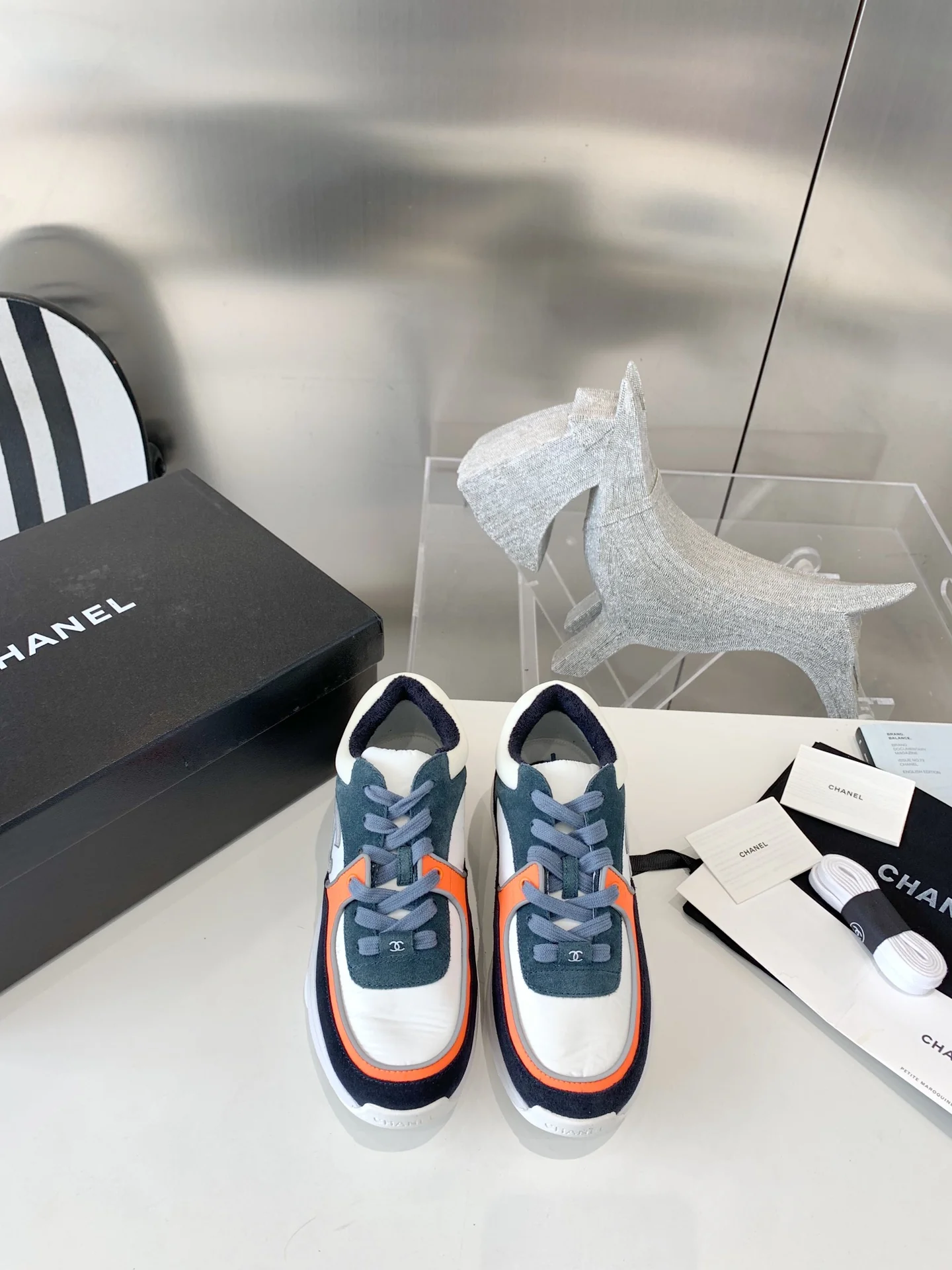 Новинка сезона осень/зима 2022 от Chanel - Спортивные повседневные туфли - Черные