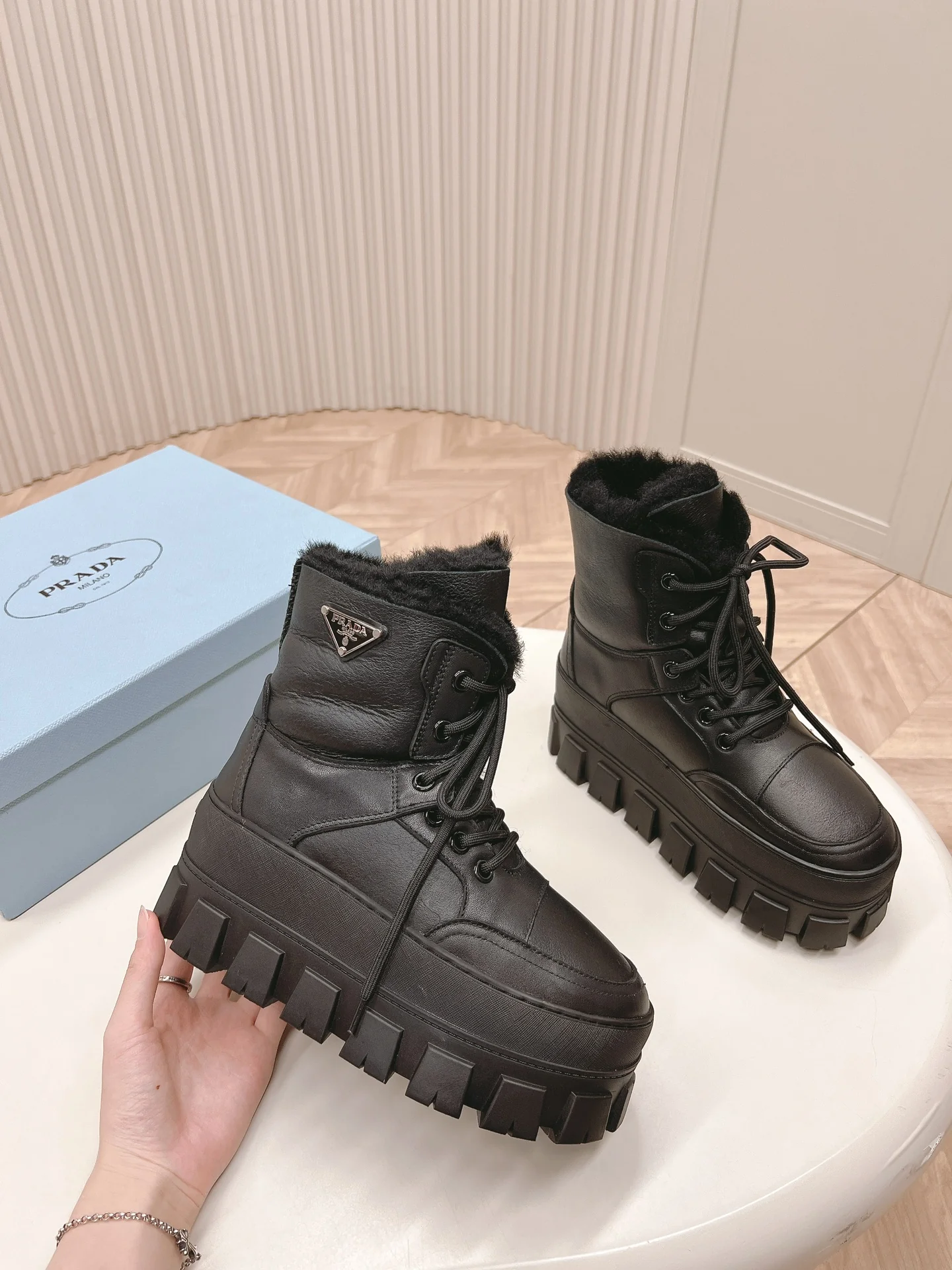 Шерстяные зимние ботинки Prada 2024 на платформе - черные