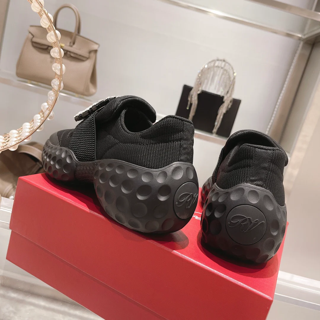 Кроссовки с пряжками и стразами - полностью черные