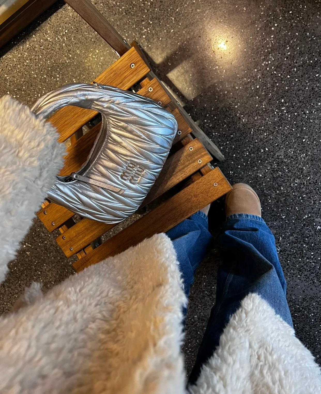 Сумка Miu Miu Wander — маленькая, из овечьей кожи — серебристая — Носите и делитесь