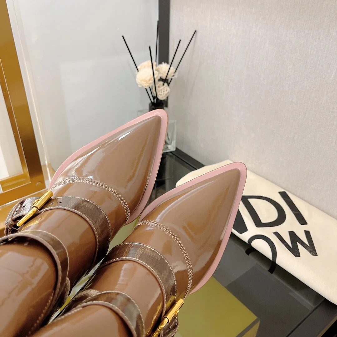 Fendi - Новинка сезона осень/зима 2022 - Сапоги на высоком каблуке