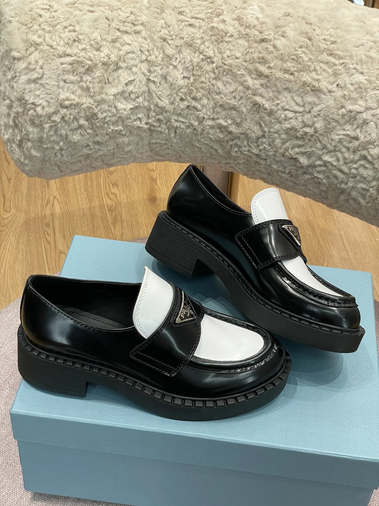 Обувь Prada - Лоферы на платформе Prada - черно-белые