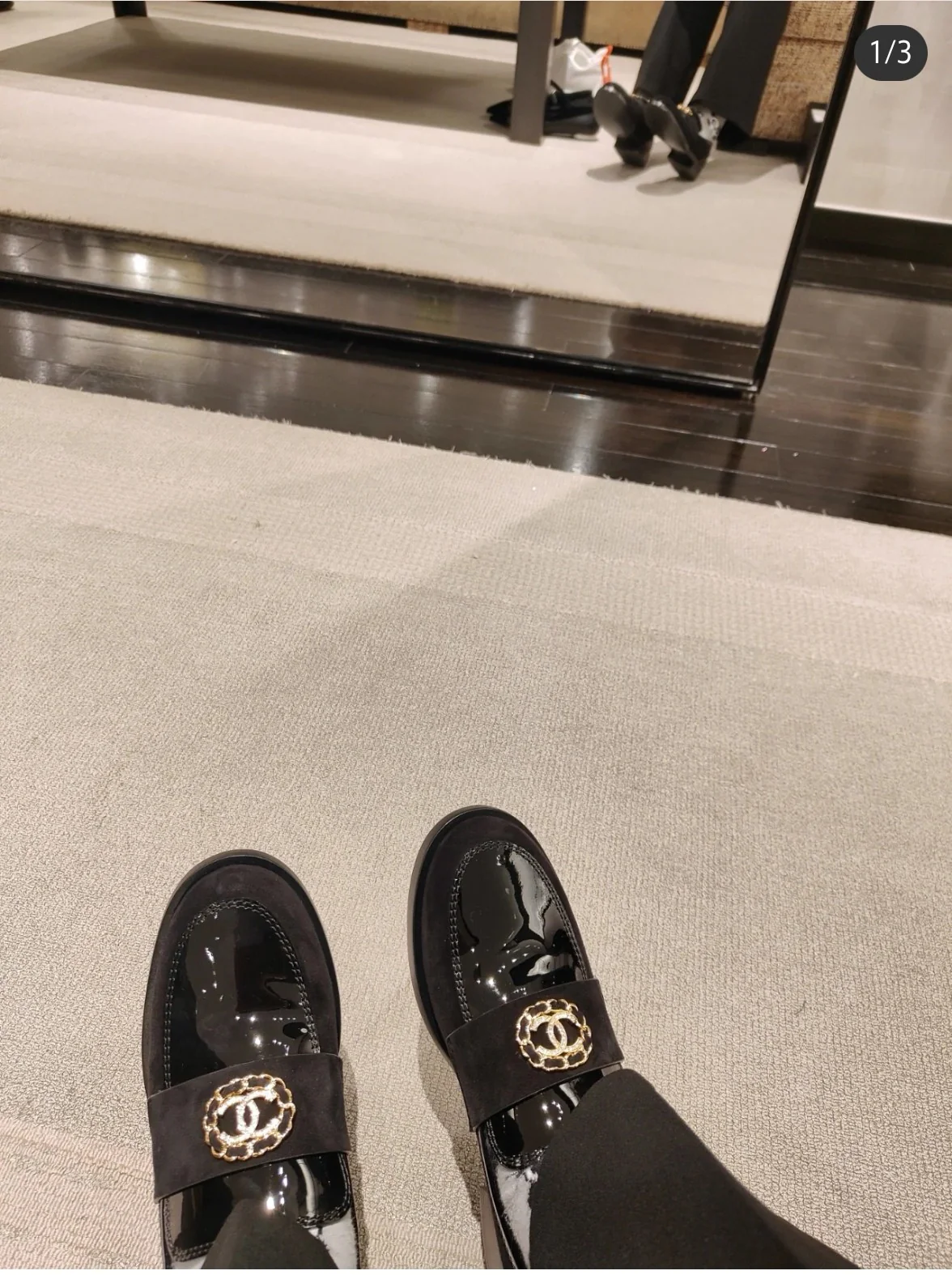 Винтажные лоферы Chanel — на фото.