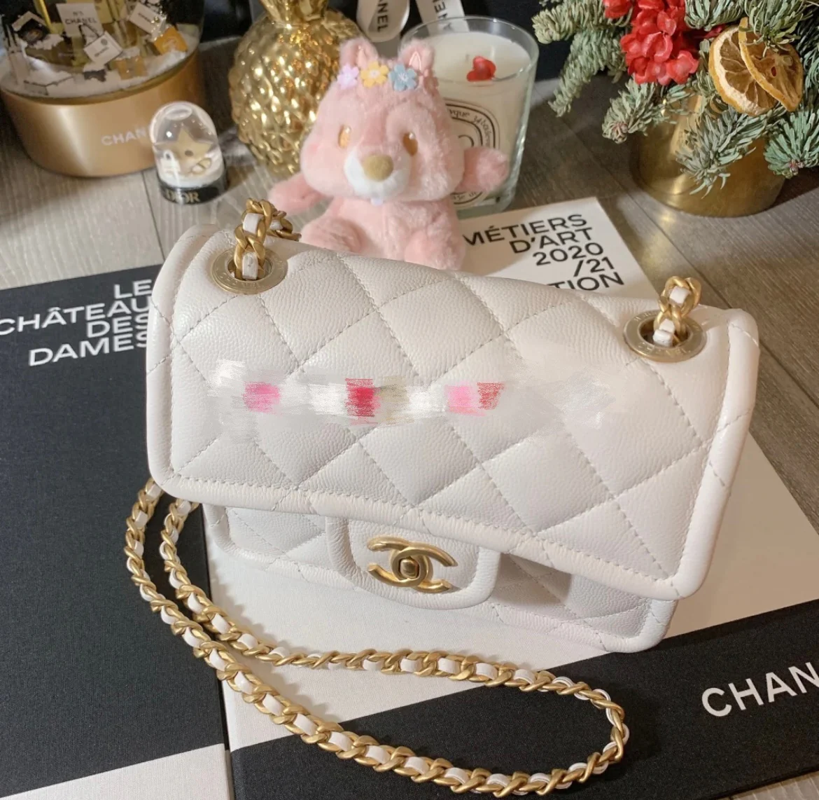 Маленькая булочка из тофу Chanel - белая