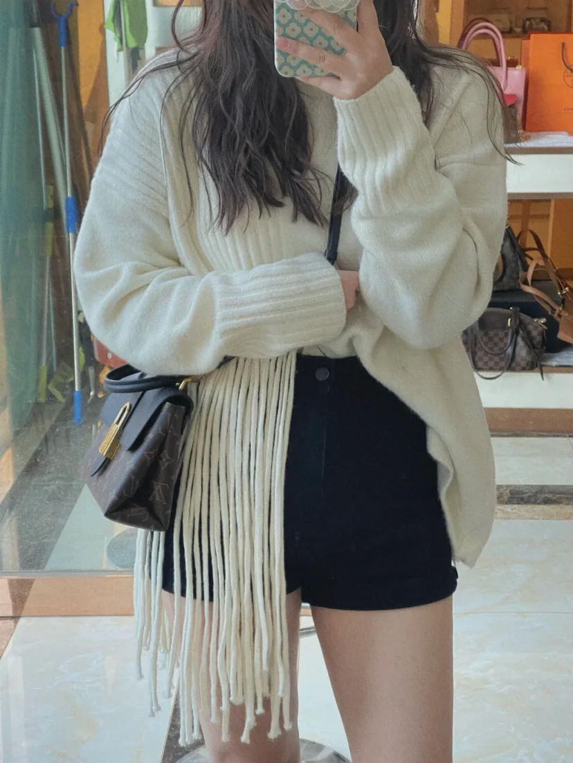 m44321-LV-locky-lock bag-black