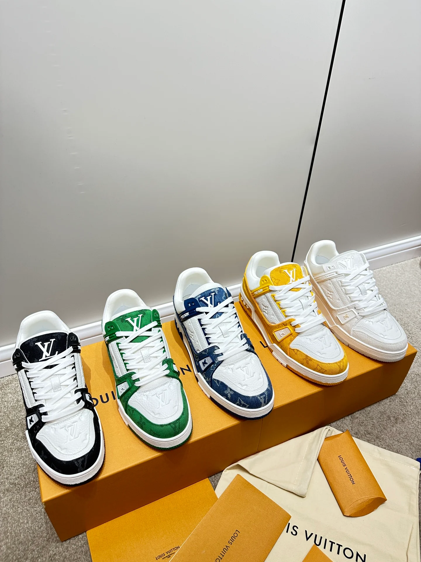 Кроссовки LV Trainer - белые и желтые