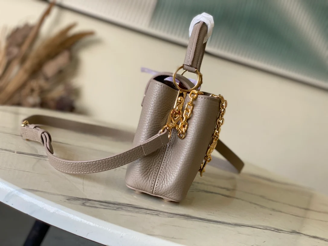 Кожаная сумка LV Capucines - серая