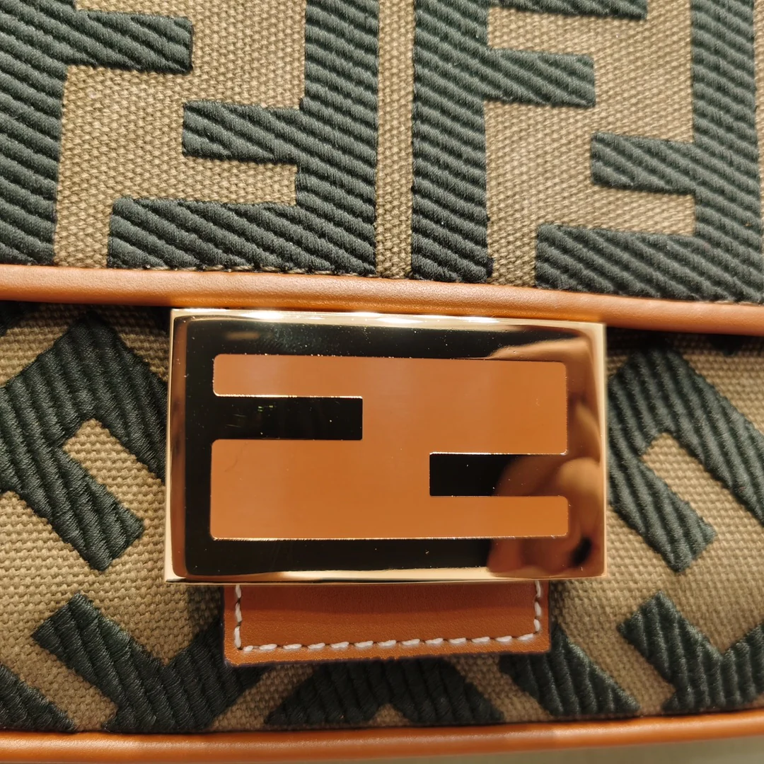 Сумка Fendi Baguette Medium Monogram - 1