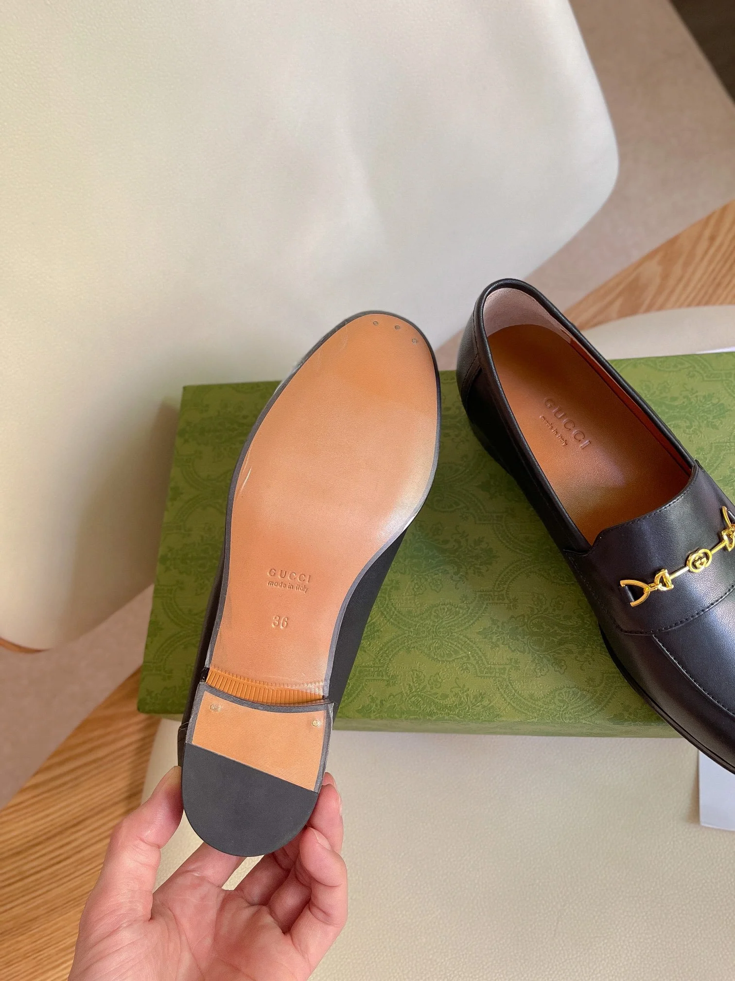 Классические уличные лоферы Gucci с пряжкой - 1