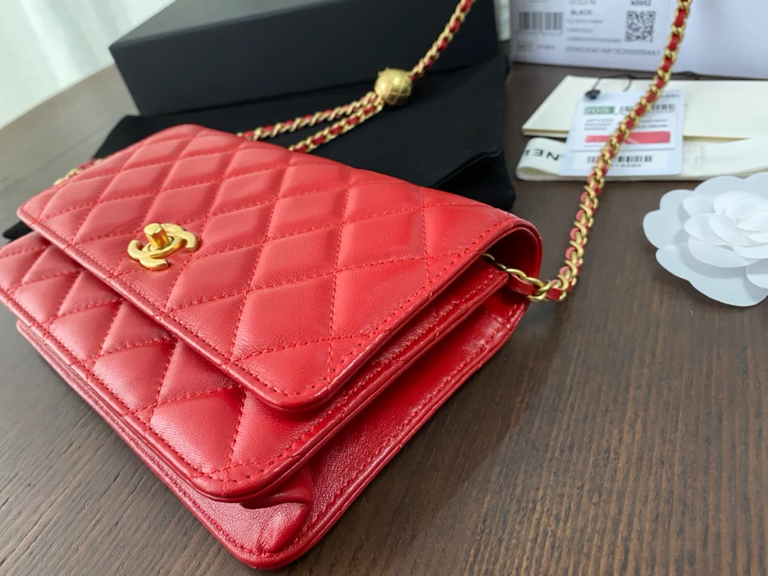 Chanel - Golden Ball woc