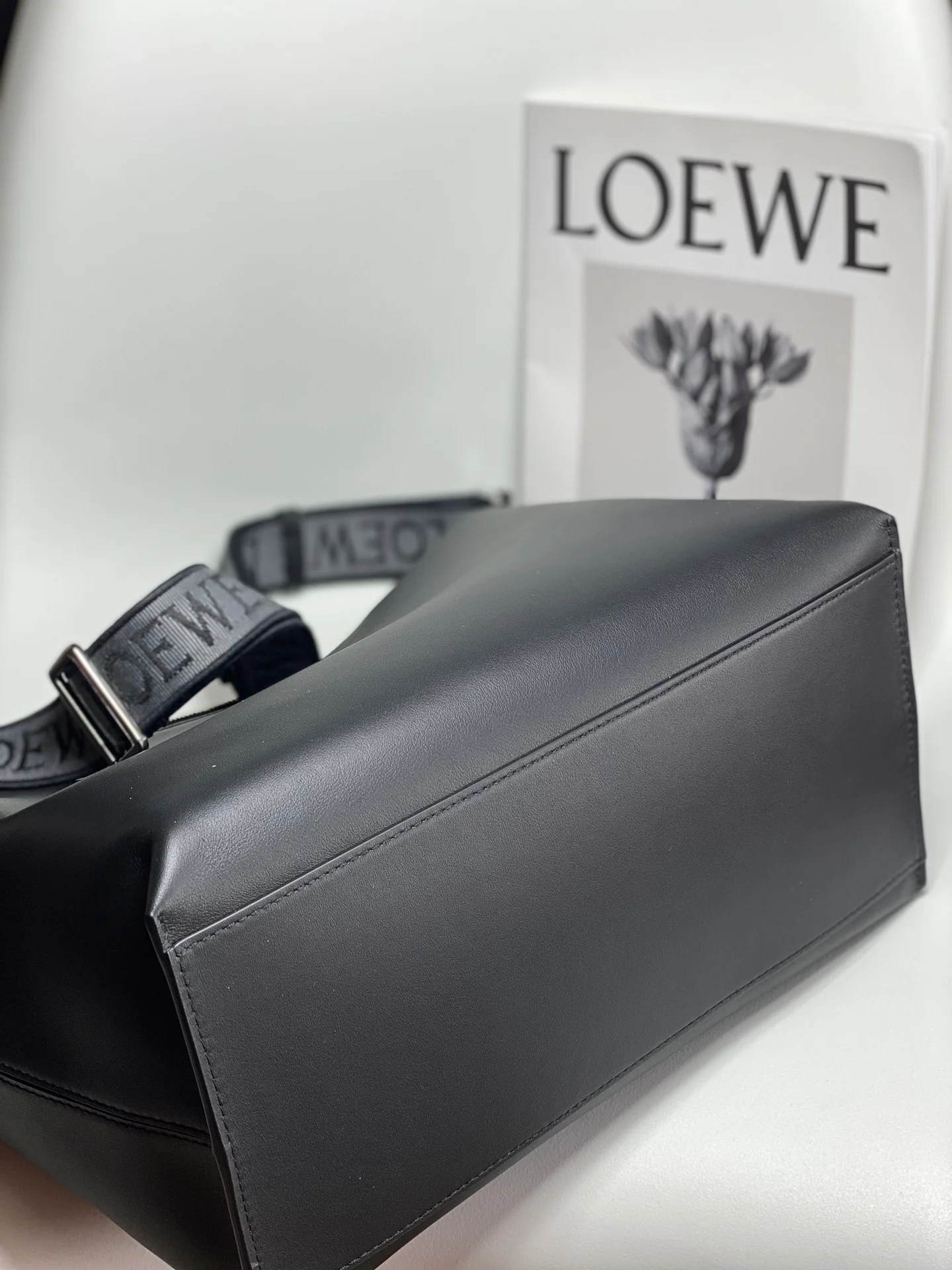 Мужская сумка через плечо Loewe Cubi 2022 года
